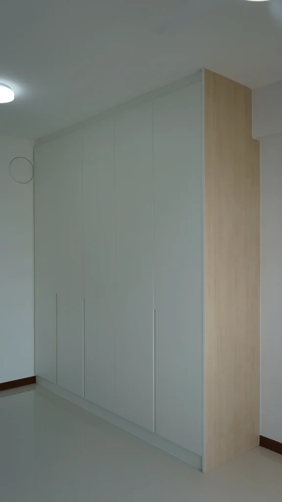 HDB renovation Woodlands – full-height built-in wardrobe with handleless doors and wood side panel
