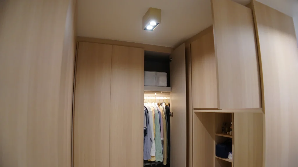 HDB renovation Telok Blangah – built-in wardrobe with hanging rail and open shelves