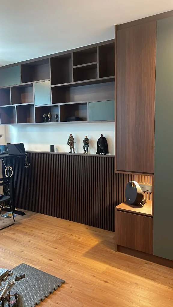 Condo renovation West Coast – display shelving and slatted wall paneling with integrated lighting