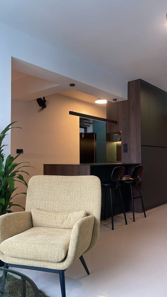 [HDB/condo] renovation West Coast – living area with kitchen bar counter in walnut and dark green carpentry
